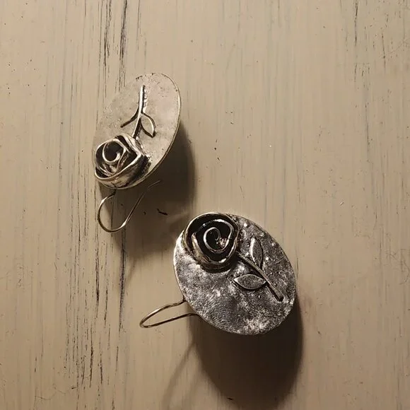 Rose earings - Picture 2 of 4